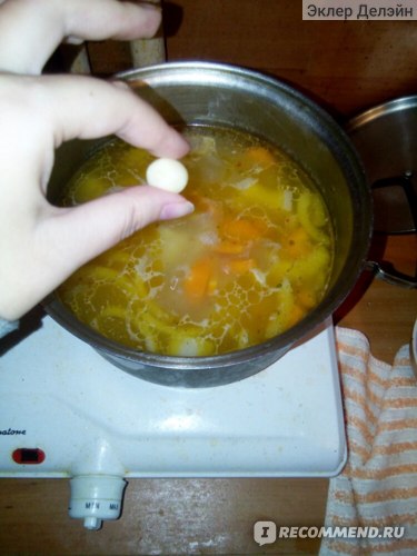 В конце варки кидаю в суп чеснок