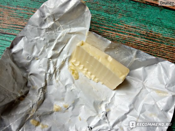 Масло сливочное Тысяча озёр традиционное сладко-сливочное несолёное фото