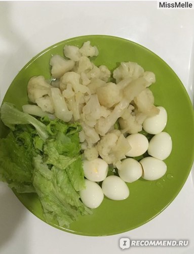 ужин -цветная капуста, перепелиные яйца и салат
