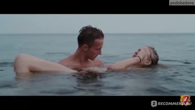Плавание с парнем в бассейне закончилось сексом для латинской барышни